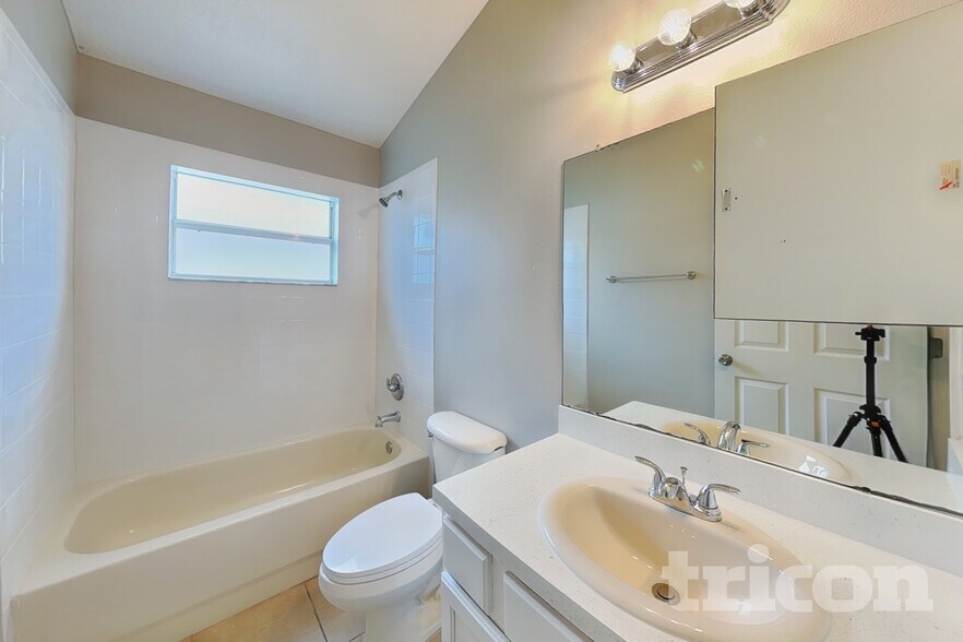 Building Photo - 6816 Monarch Park Dr