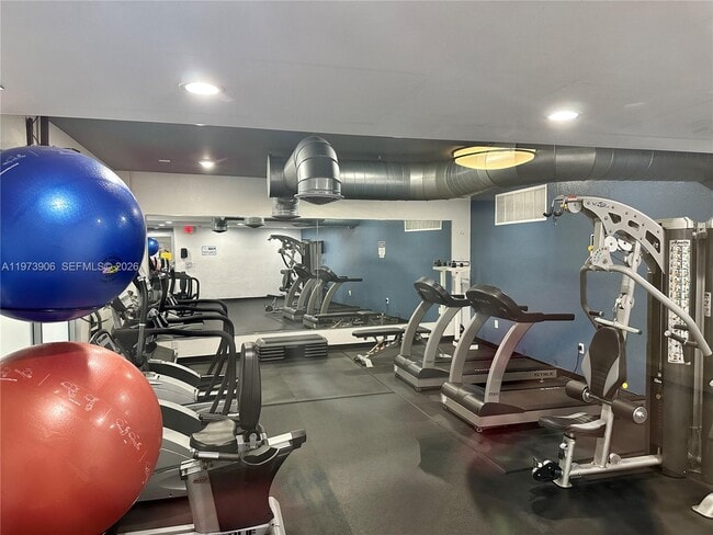 Building Photo - 401 Golden Isles Dr