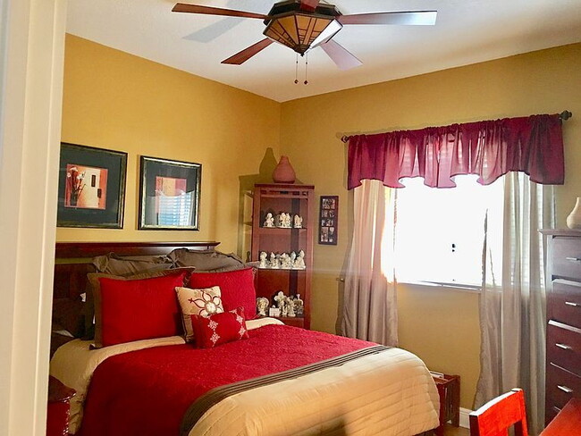 Building Photo - "Spacious 4-Bed Oasis with Granite Elegance & Pool in Miami Lakes"