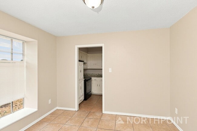 Building Photo - 3-Bedroom, 2 Bath Single Family for Rent in Dallas, TX | Front yard & Modern Kitchen