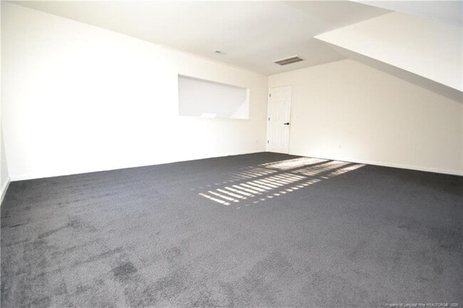 Building Photo - 900 Creek Haven Dr