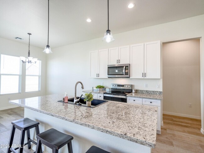 Building Photo - 11000 Cove Dr