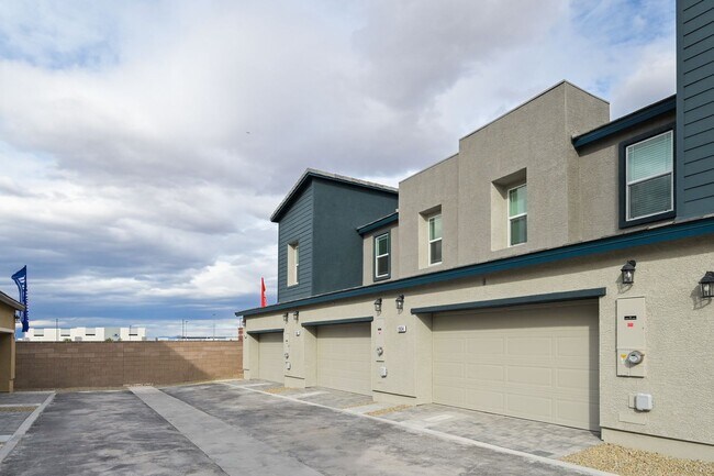Building Photo - Brand New Townhouse!!! All Appliances incl...