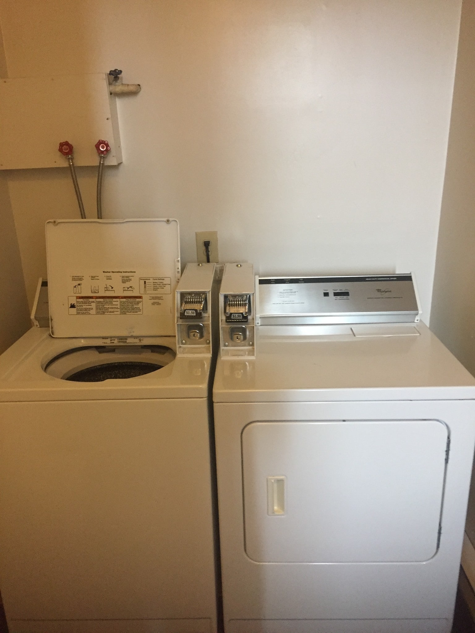 Laundry room facilities - 816 Cain St