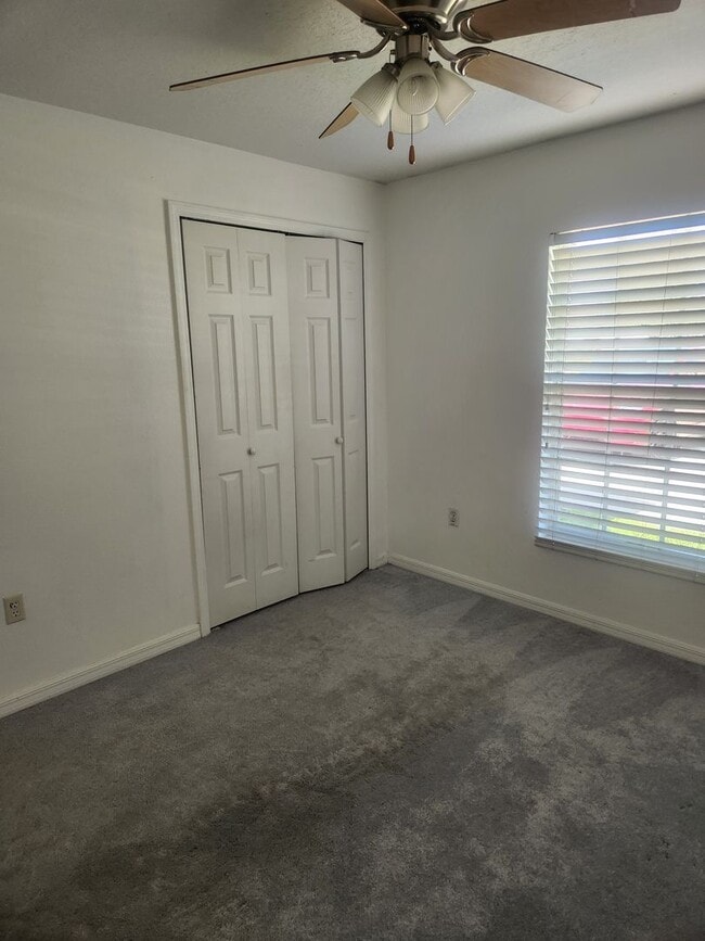 Building Photo - Location...Location..Comfortable 3 Bedroom...