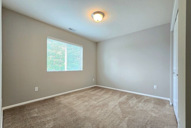 Building Photo - 4 Bedroom Home with Lake Views Available Now!