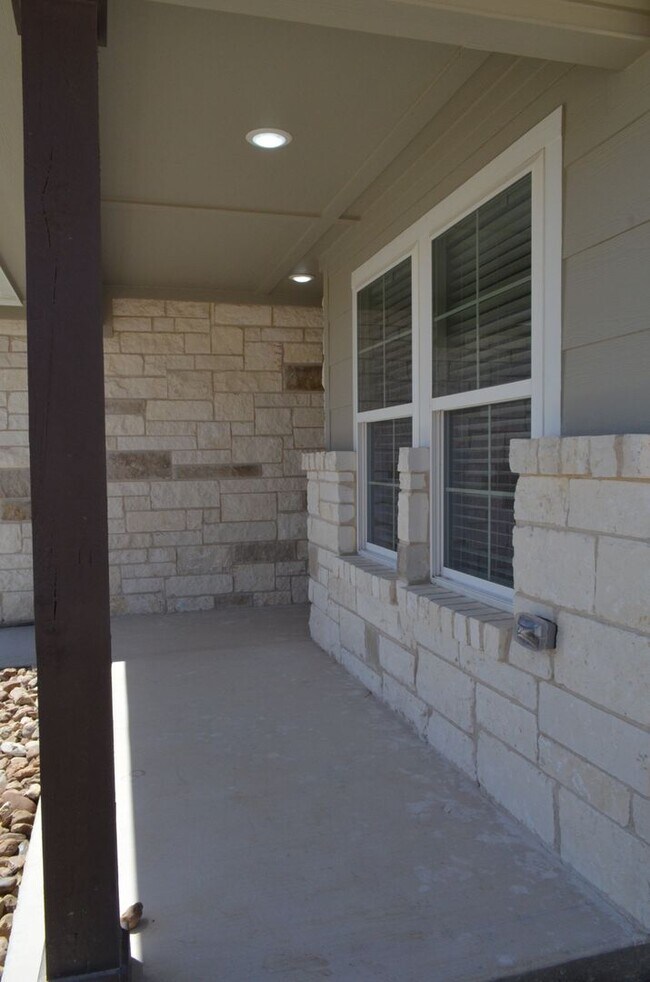 Building Photo - 1713 Castroville Trl