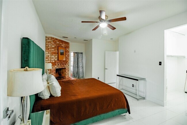 Building Photo - 1914 Hickory Lawn Dr