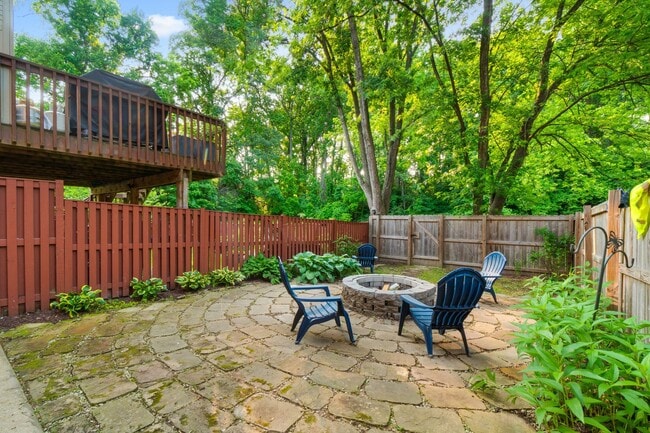 Building Photo - Broadneck Schools! Updated 3 Bedroom 3 Lev...
