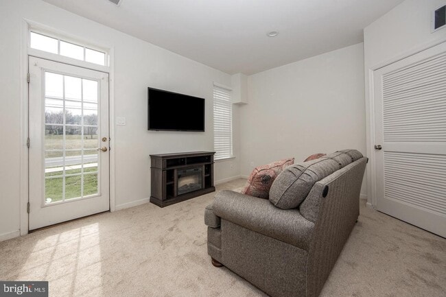 Building Photo - 1644 Oakridge Ln