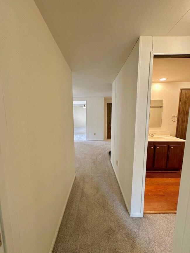 Building Photo - 4366 Valley Ln