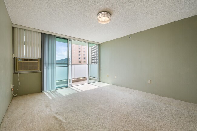 Building Photo - 2 Bed / 1.5 Bath Condo with 2 Parking Salt...