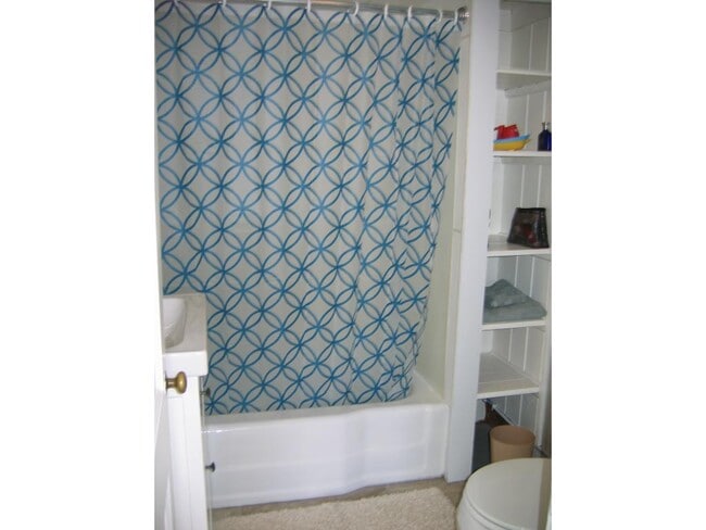 Building Photo - 11 Great Boars Head Ave