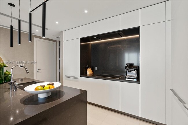 Building Photo - 300 Biscayne Blvd Way