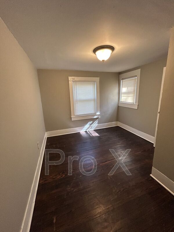 Building Photo - 501 E Washington St