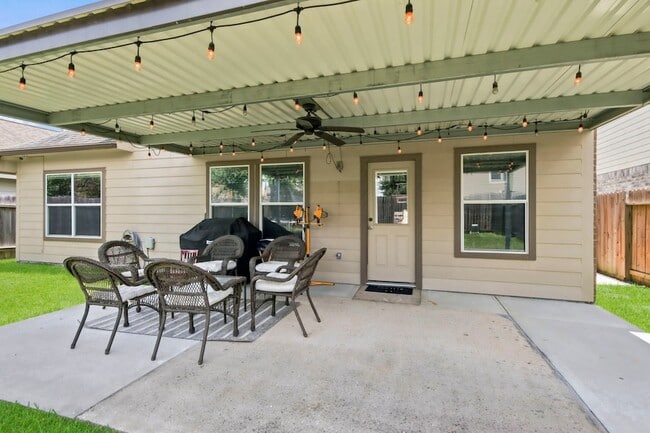 Building Photo - 25450 Barmby Dr