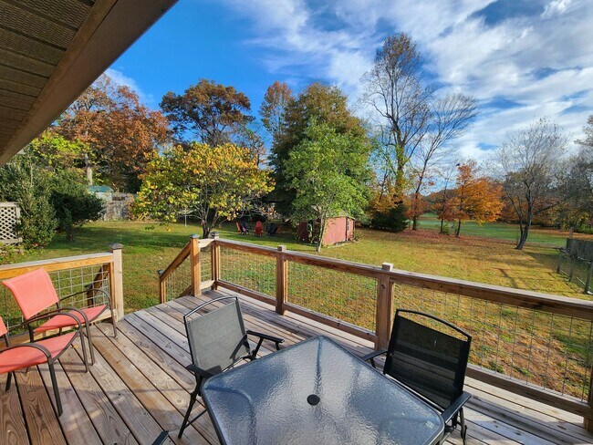 Building Photo - 3232 Fairoaks Dr