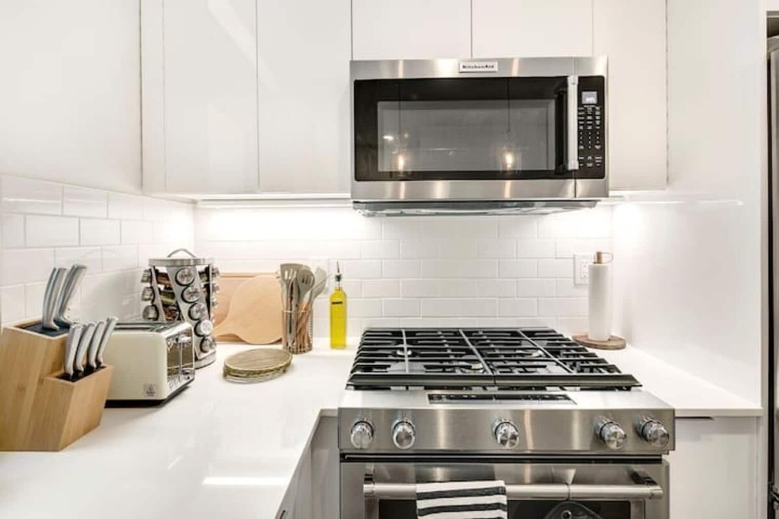 Building Photo - 632 10th Ave E