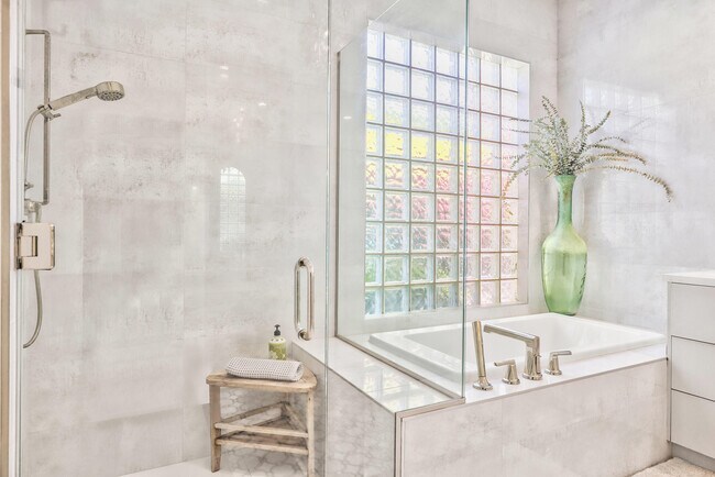 Building Photo - 4 Mesquite Ridge Ln