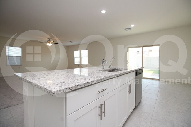 Building Photo - 36039 W Santa Monica Ave