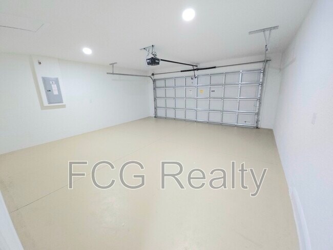 Building Photo - 7883 N Fieldstone Point