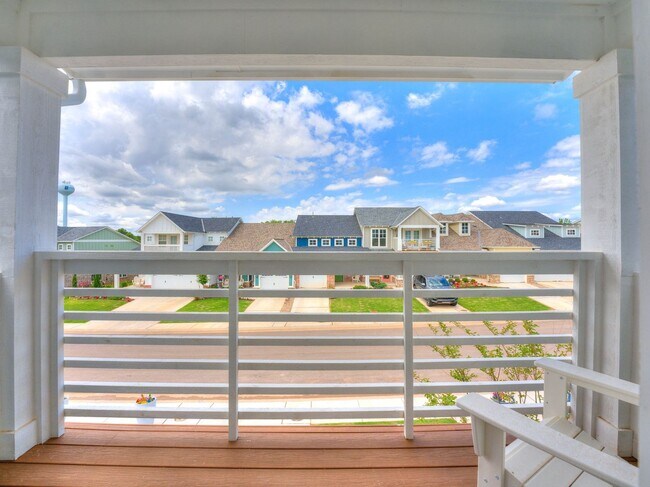 Building Photo - Luxury, Zero Maintenance Living in Edmond!