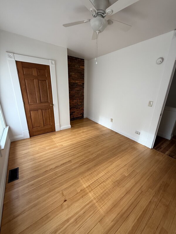 Building Photo - 458 E Sycamore St