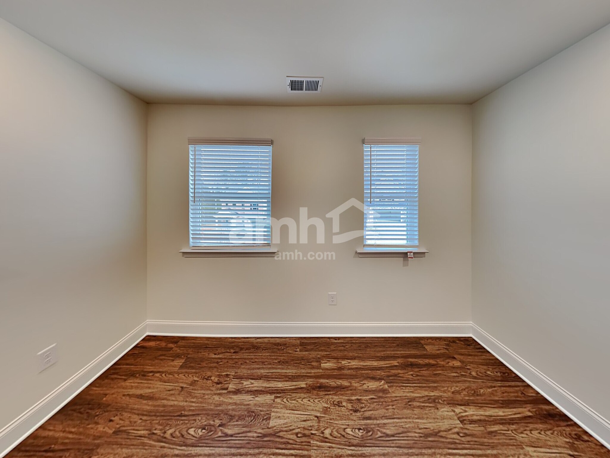 Building Photo - 565 Slew Dr