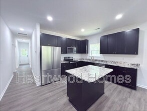 Building Photo - 212 Lincolnshire Blvd