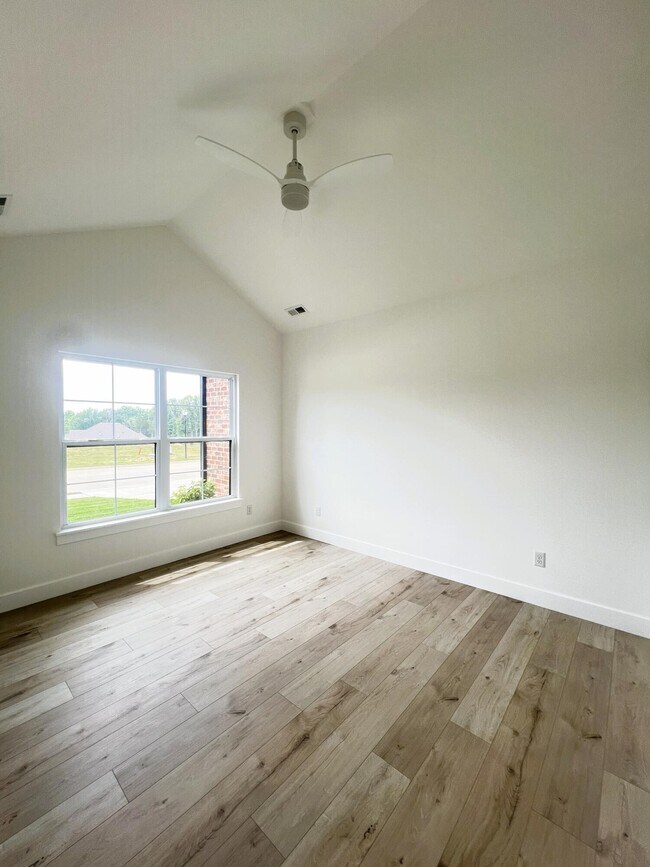 Building Photo - 808 Napa Dr