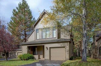 Building Photo - Fully Furnished Eaglewood Condo in Sunriver – Pool, Golf & Trails at Your Doorstep