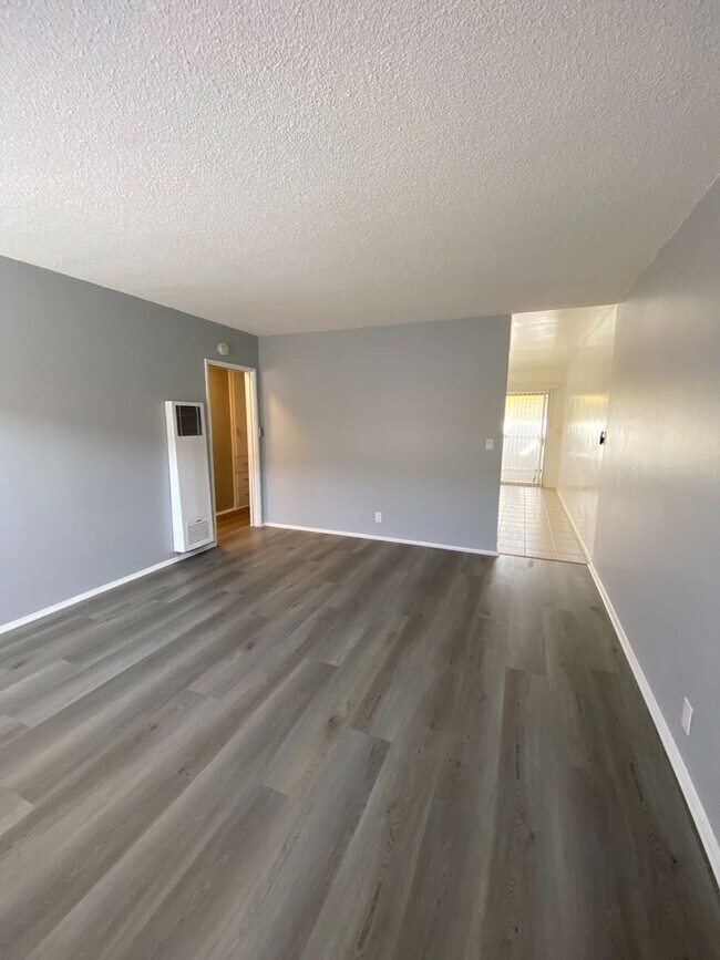 Building Photo - w651