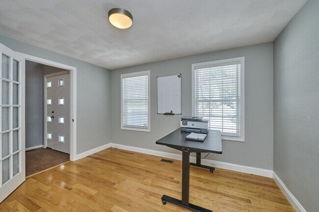 Building Photo - 27 Cranberry Ln