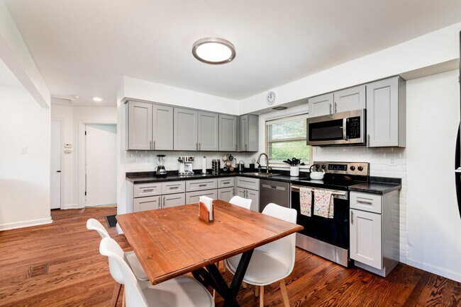 Building Photo - 4423 Vance Ave