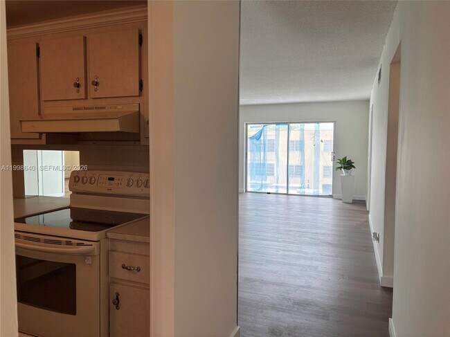 Building Photo - 200 Ashbury Rd