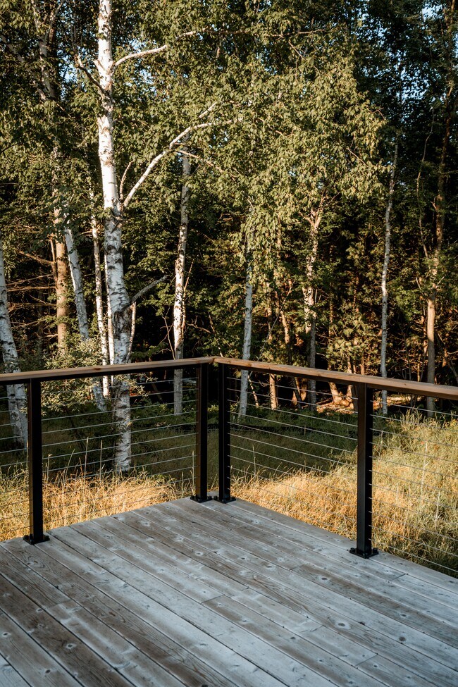 Deck - 5831 Oslo St
