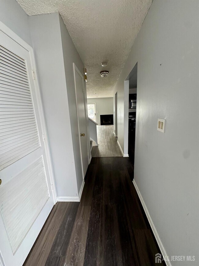 Building Photo - 36 Upperbrook Ct