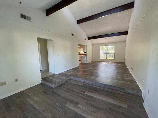 Building Photo - Coming Soon – Beautiful 3 Bedroom, 2 Bathroom Home in Mandarin!