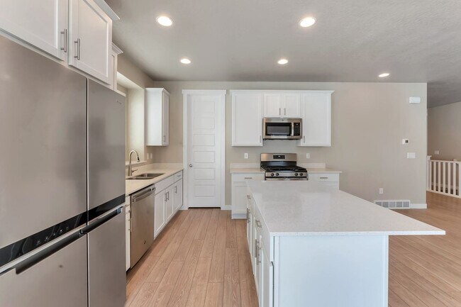 Building Photo - LEHI HOUSE W ATTACHED 2 CAR, LANDSCAPING &...