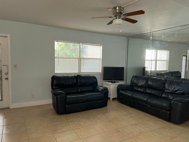 Building Photo - 631 Brittany Ct