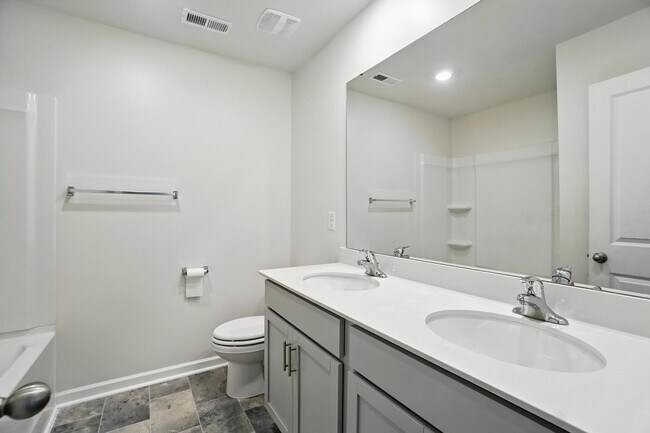 Building Photo - Stunning home, Move-in Ready!