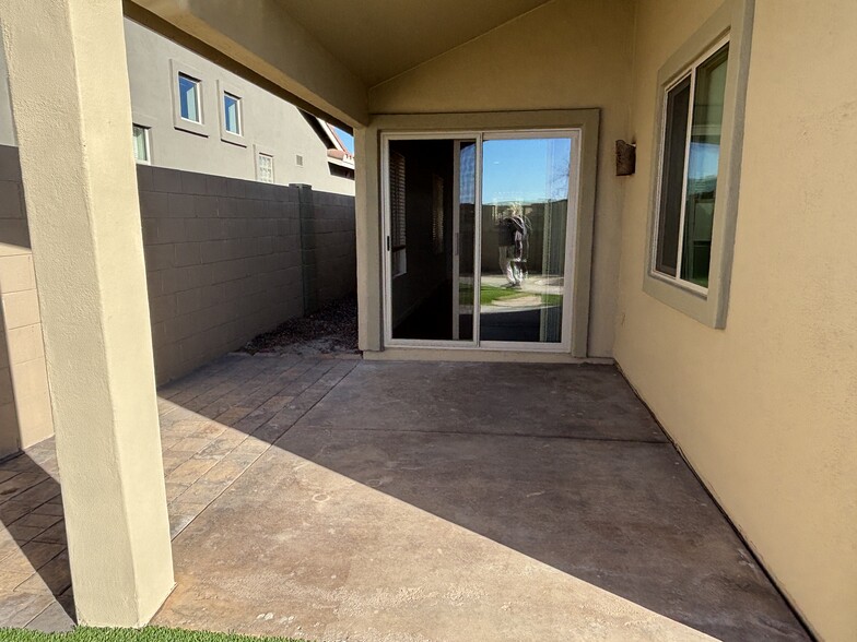 Building Photo - 15742 N 102nd St