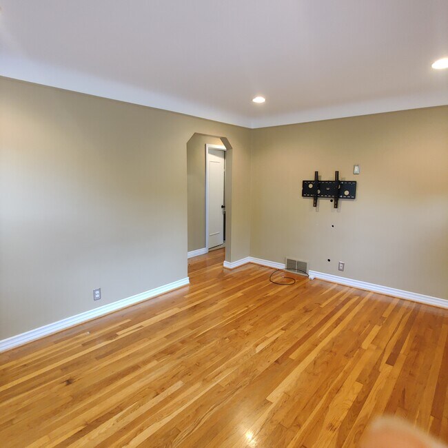 Building Photo - 3403 Woodland Ave