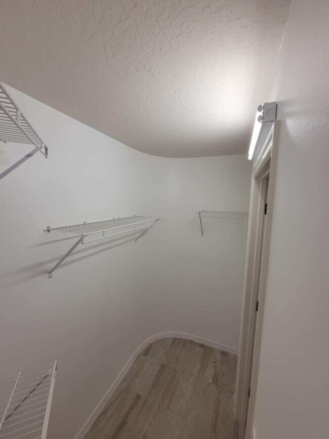 Building Photo - Ready for you to call home!