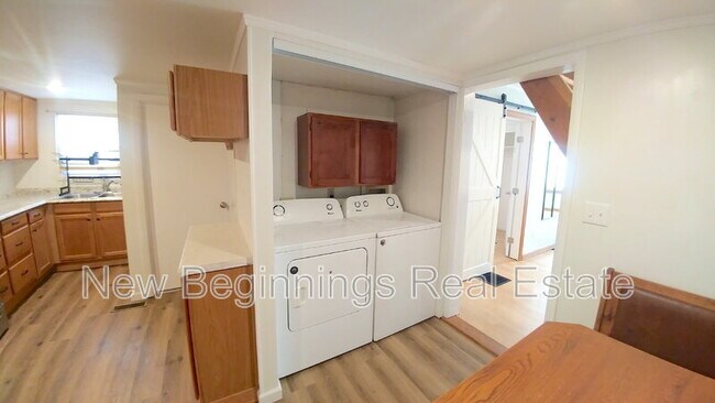 Building Photo - 2028 E Dale St