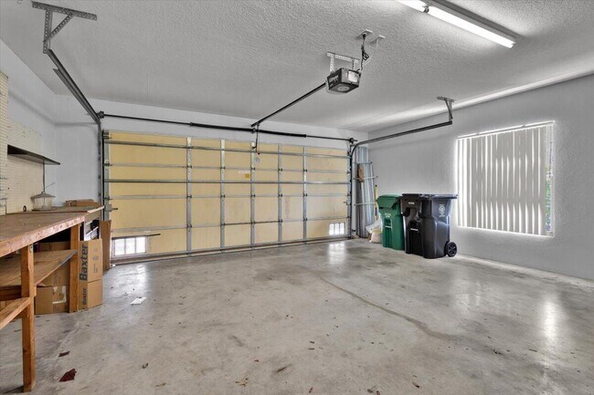 Building Photo - 10882 SW Dardanelle Dr