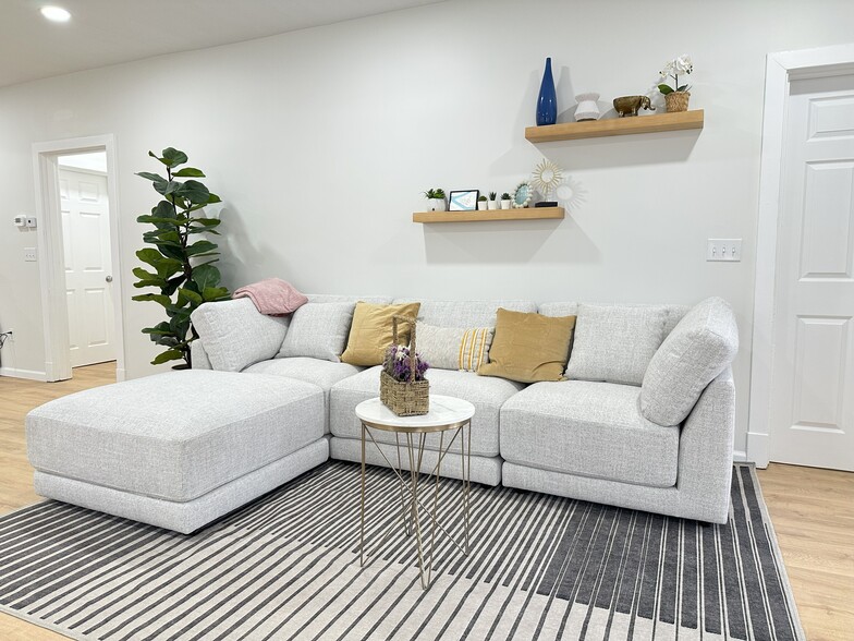 Building Photo - 5640 Beacon St