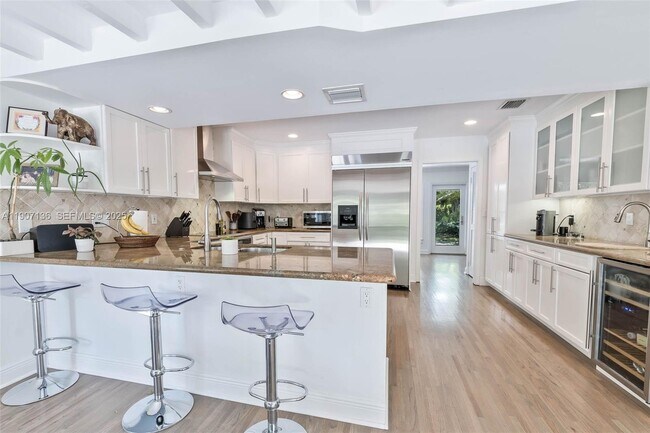 Building Photo - 9240 SW 69th Ct