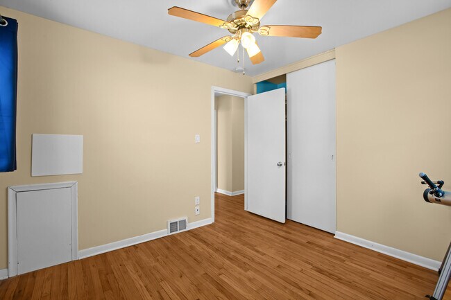 Building Photo - 4521 Thorncroft Ave