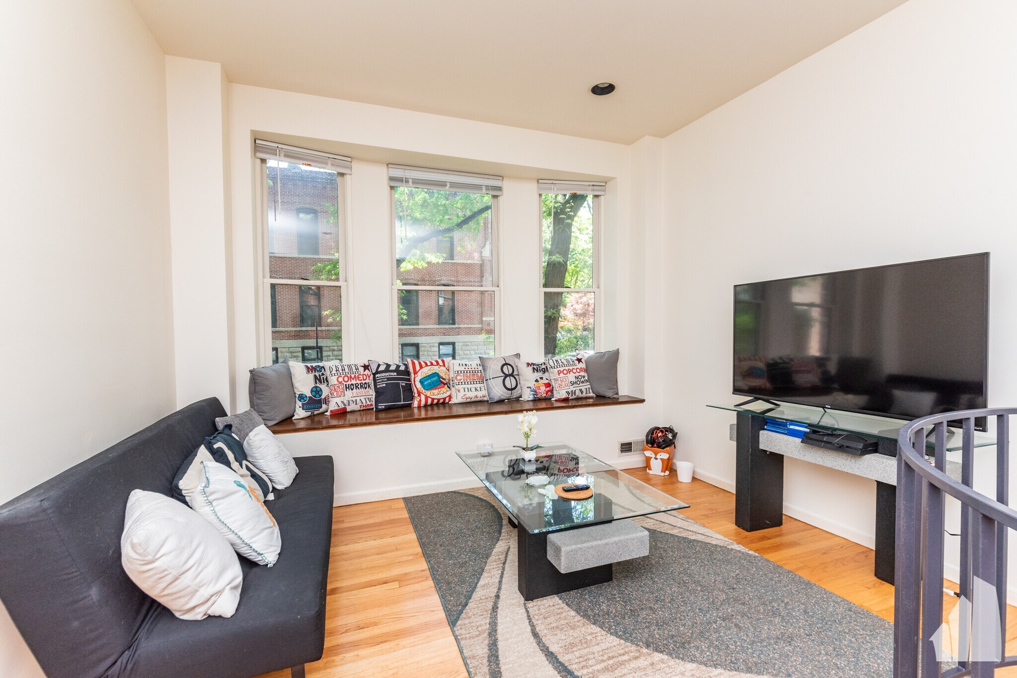 Building Photo - 1301 N Hoyne Ave